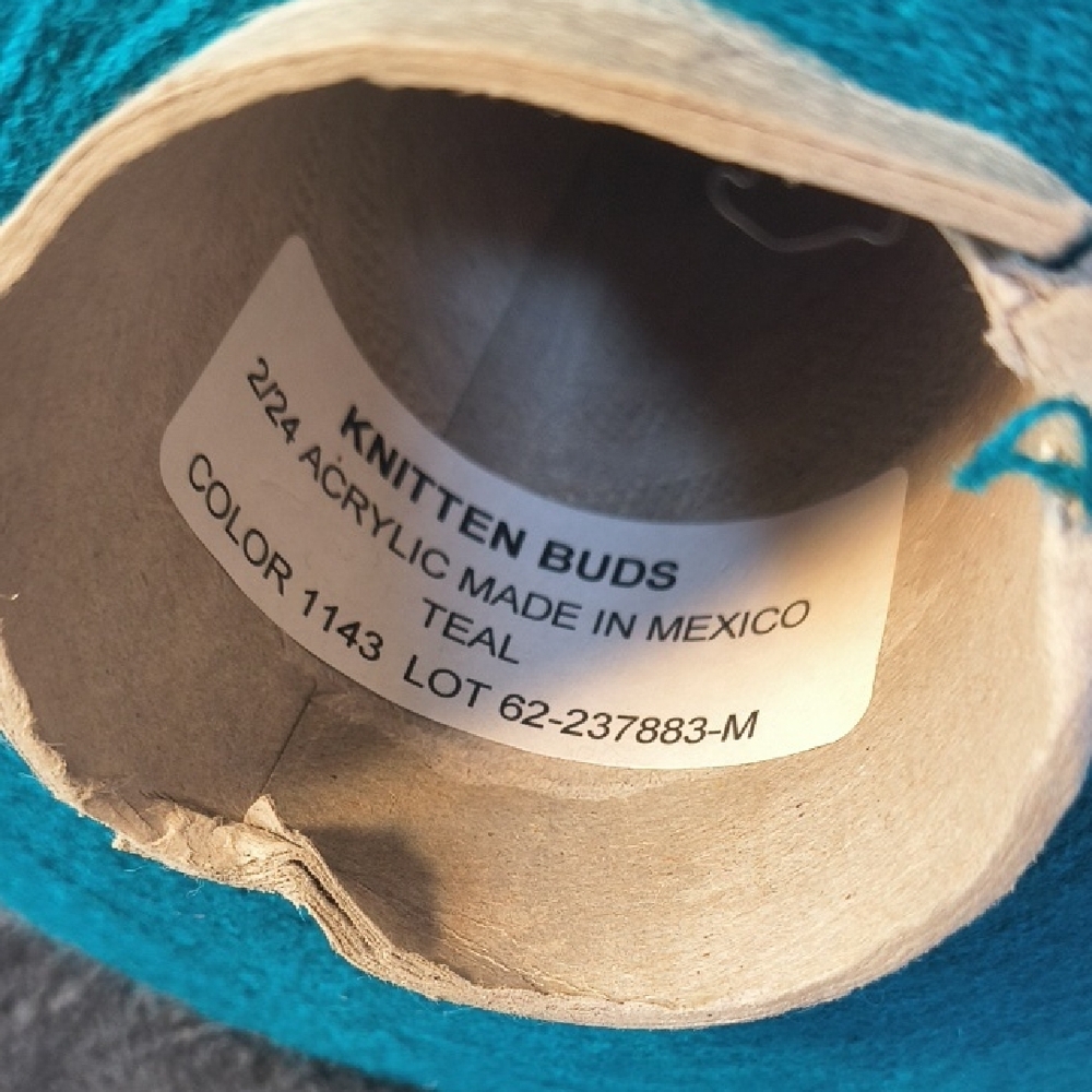 Premium Teal Yarn for Arts & Crafts - Picture 3 of 3